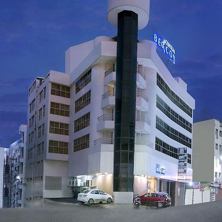 Central Beacon Hotel Surat Esterno foto