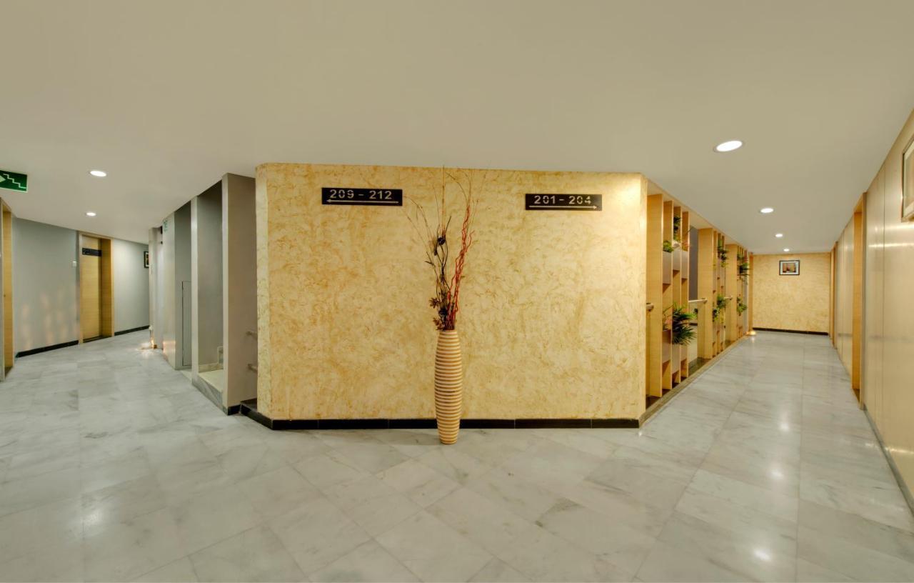 Central Beacon Hotel Surat Esterno foto