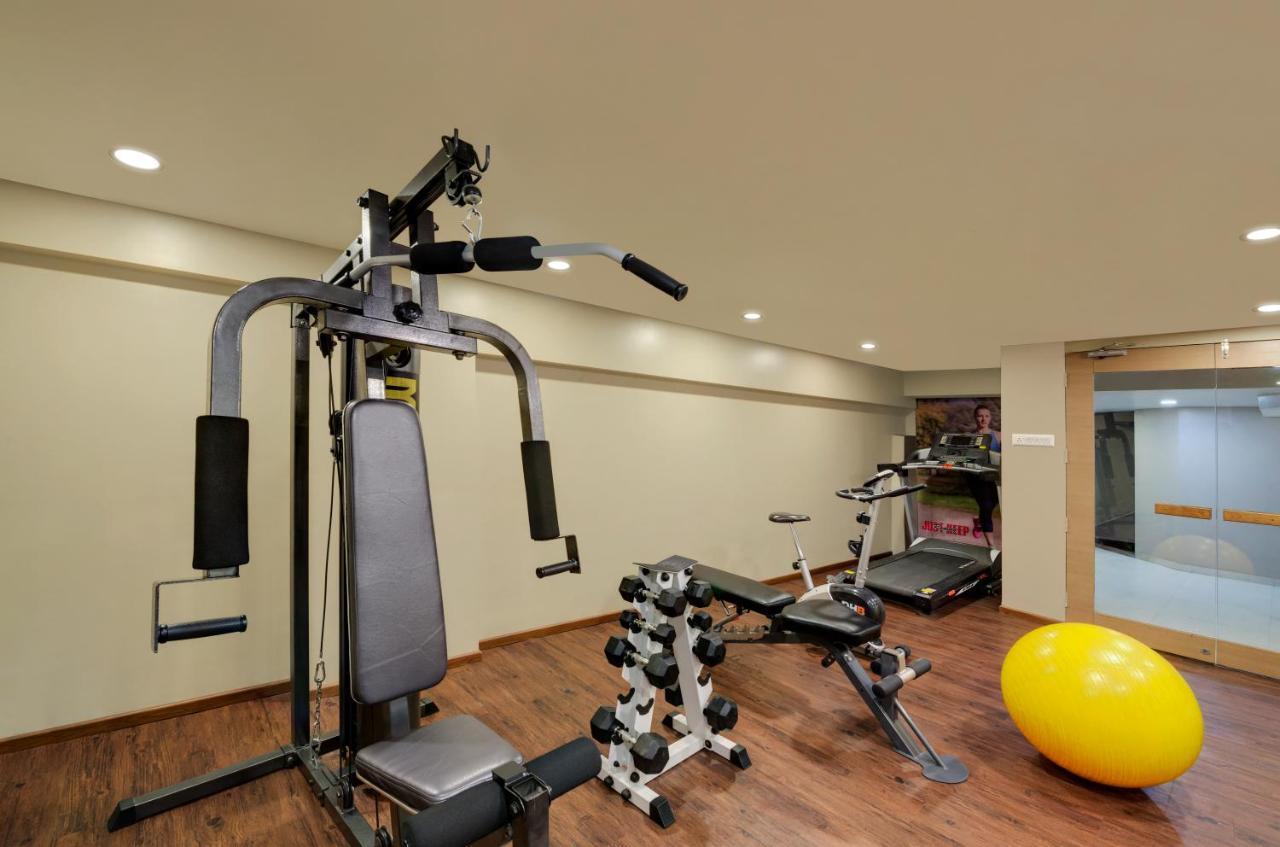 Central Beacon Hotel Surat Esterno foto