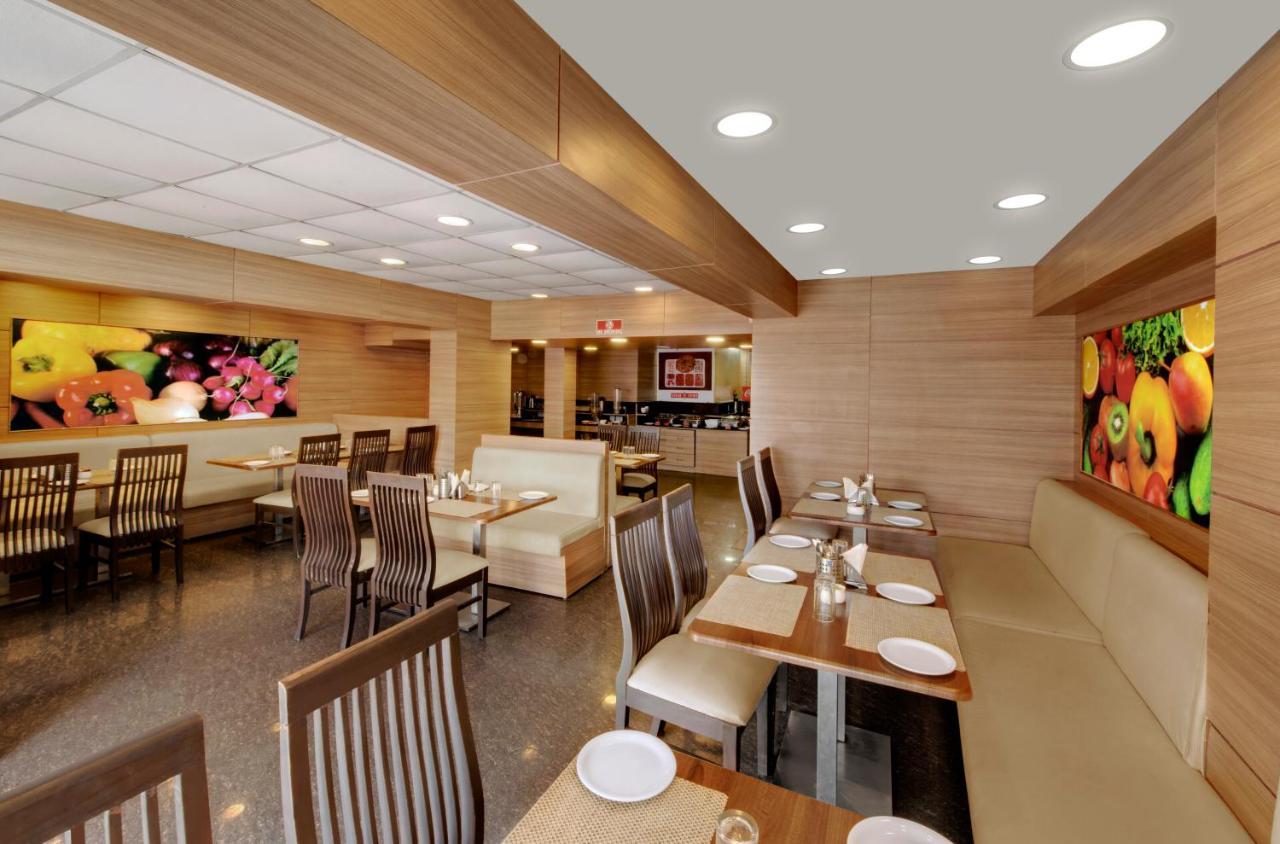 Central Beacon Hotel Surat Esterno foto